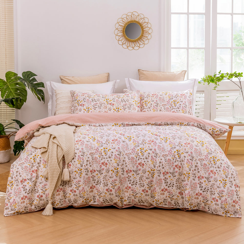 Dreamaker Cottage Flowers 100% Cotton Reversible Quilt Cover Set Pink Queen Bed
