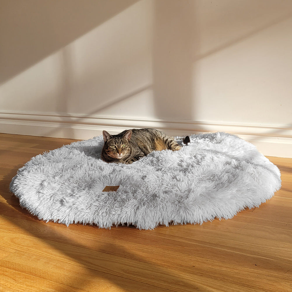 Charlie&#39;s Shaggy Faux Fur Round Calming Dog Mat Arctic White Medium