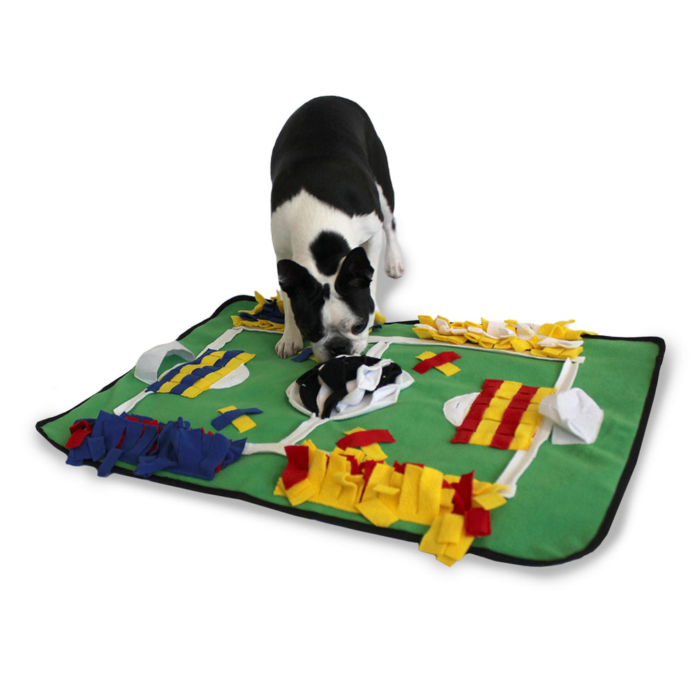 Charlie&#39;s Retro Soccer Snuffle Mat 70x50cm