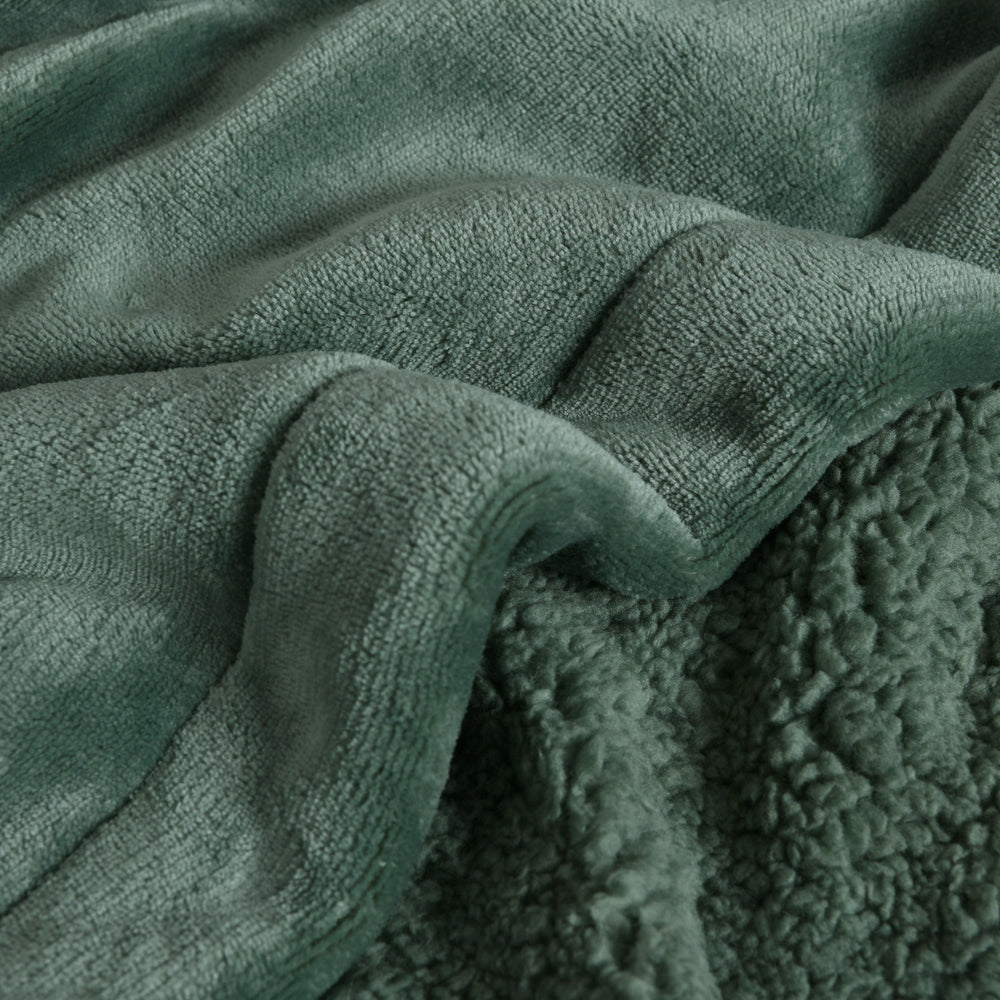 Serene Hudson Fleece and Sherpa Reverse Blanket Leaf Single/King Single Bed