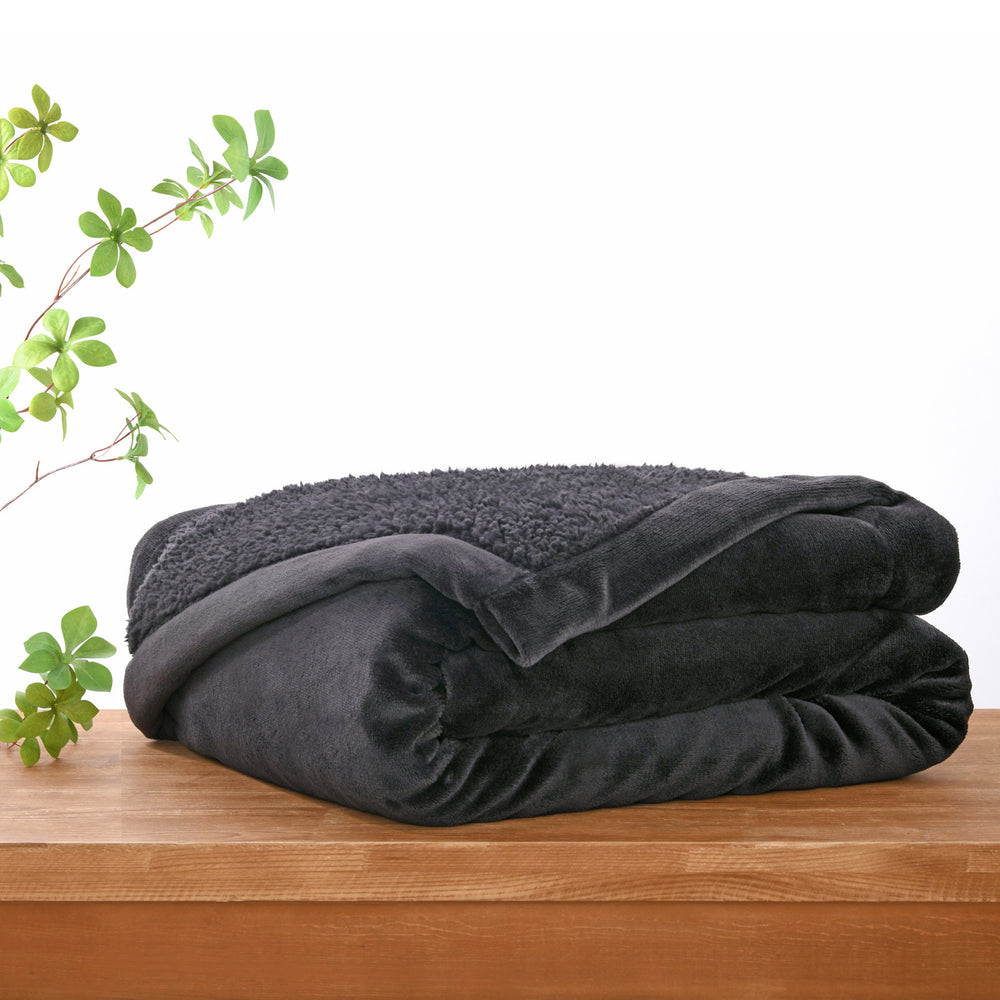 9009961 Serene Hudson Fleece and Sherpa Reverse Blanket Charcoal King/Super King Bed 270x240cm