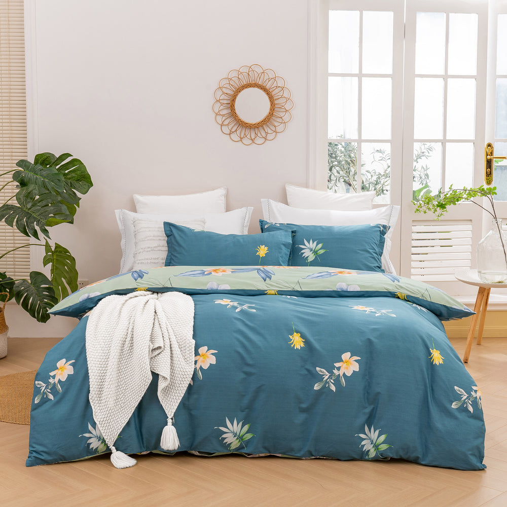 Dreamaker Paradise Floral 100% Cotton Reversible Quilt Cover Set Mint King Single Bed