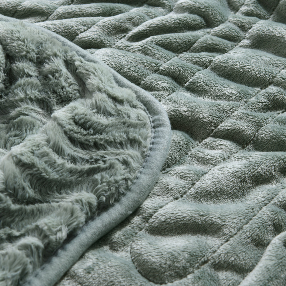 Dreamaker 500gsm Faux Fur Heated Throw Leaf Green 160 x 120cm